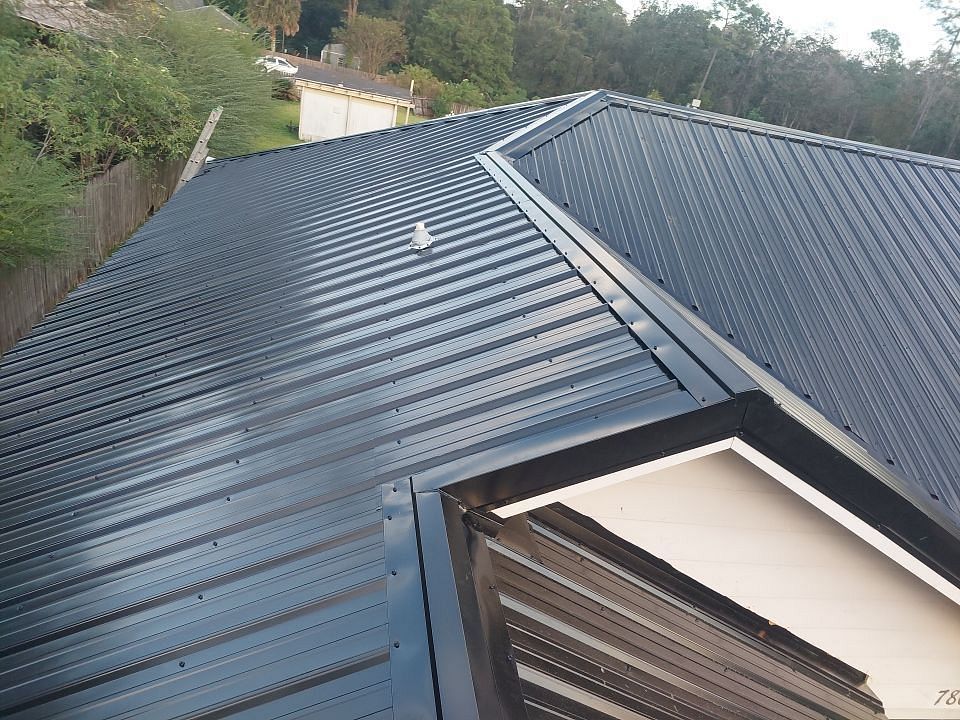 Roofer in Port Charlotte, Pensacola, Panama City, Niceville